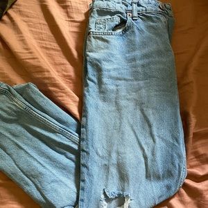 EXCELLENT CONDITION ZARA RIPPED MOM JEANS